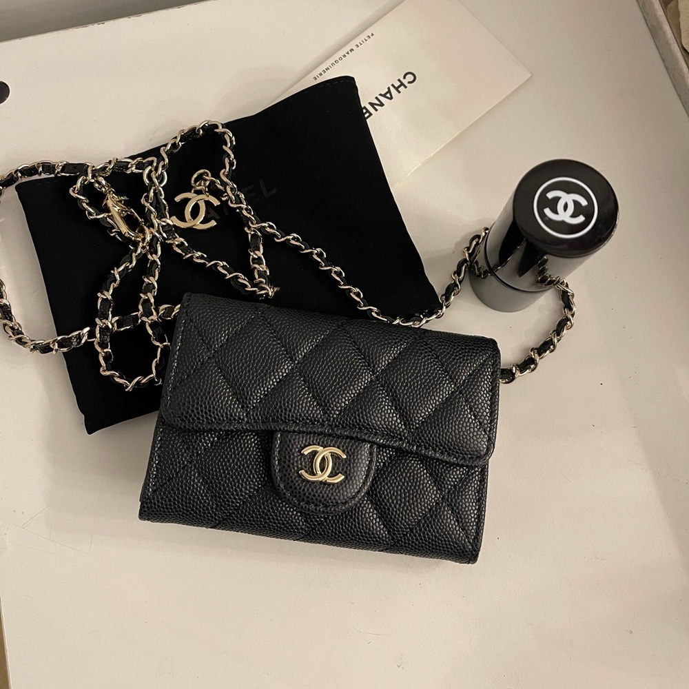 SOLD SOLD‼️‼️Super adorable Chanel wallet for cards. Mini wallet on chain.